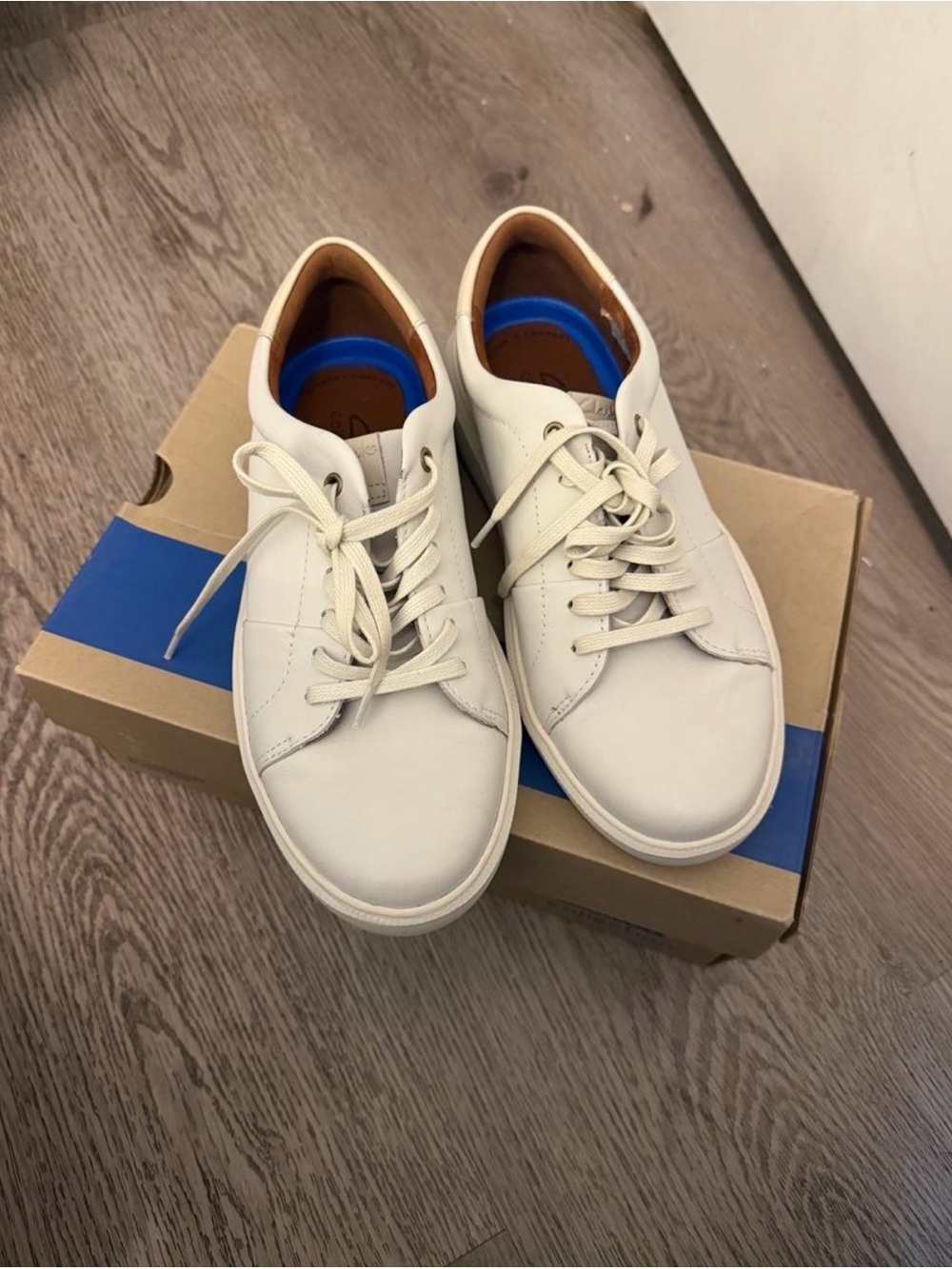 Clarks Men's Cream/White Leather Lace-Up Sneakers